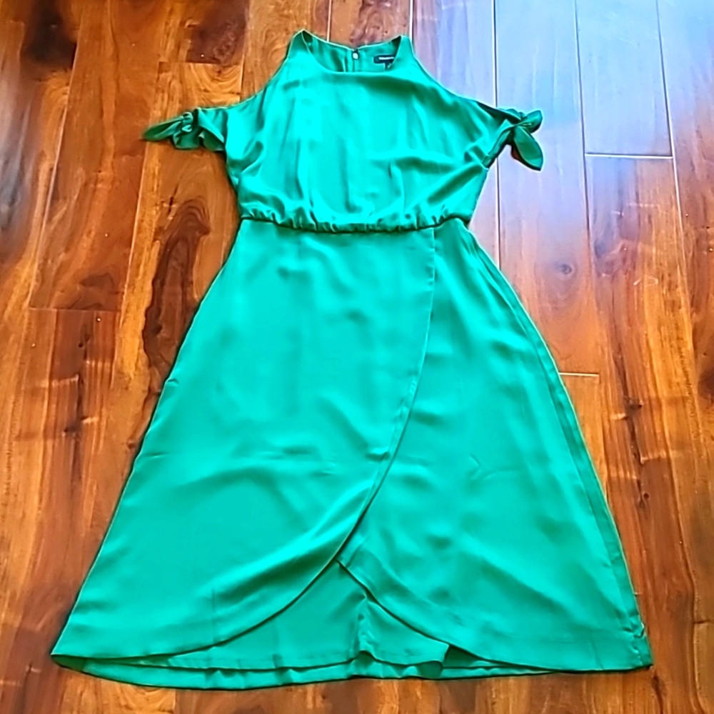 🎉Host Pick🎉 Banana Republic Green Cold Shoulder Tulip Skirt Dress - Never Worn